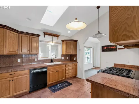 6404 N Omaha Avenue Portland OR 97217