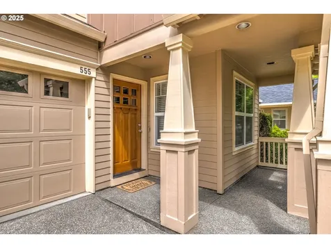 555 NE Caden Avenue Hillsboro OR 97124