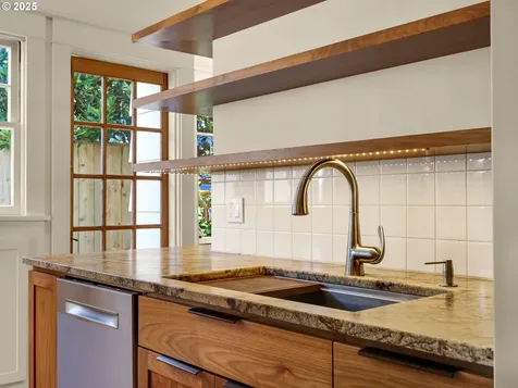 1925 Irving Avenue Astoria OR 97103