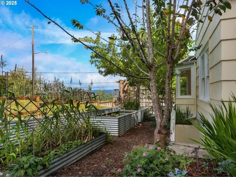 1925 Irving Avenue Astoria OR 97103