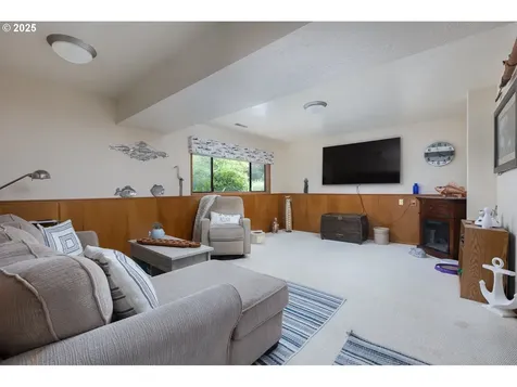 2011 NE Devils Ridge Road Lincoln City OR 97367