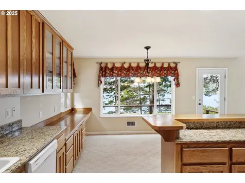 5192 Russell Drive Florence OR 97439
