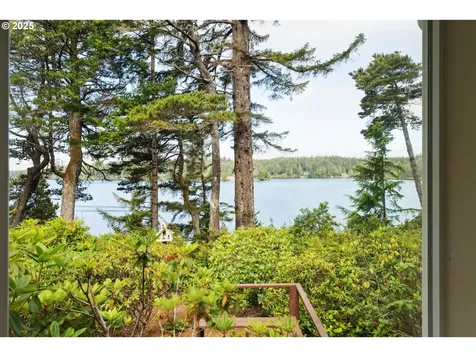 5192 Russell Drive Florence OR 97439