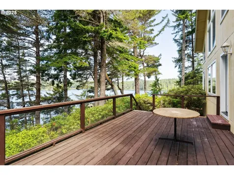 5192 Russell Drive Florence OR 97439