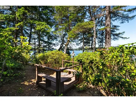 5192 Russell Drive Florence OR 97439
