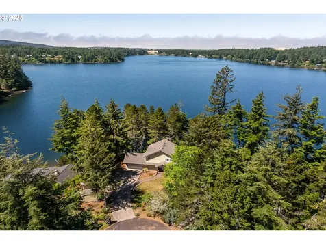 5192 Russell Drive Florence OR 97439