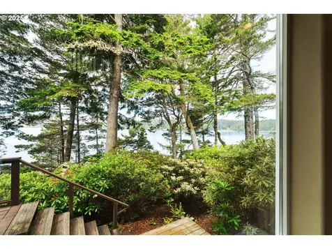 5192 Russell Drive Florence OR 97439
