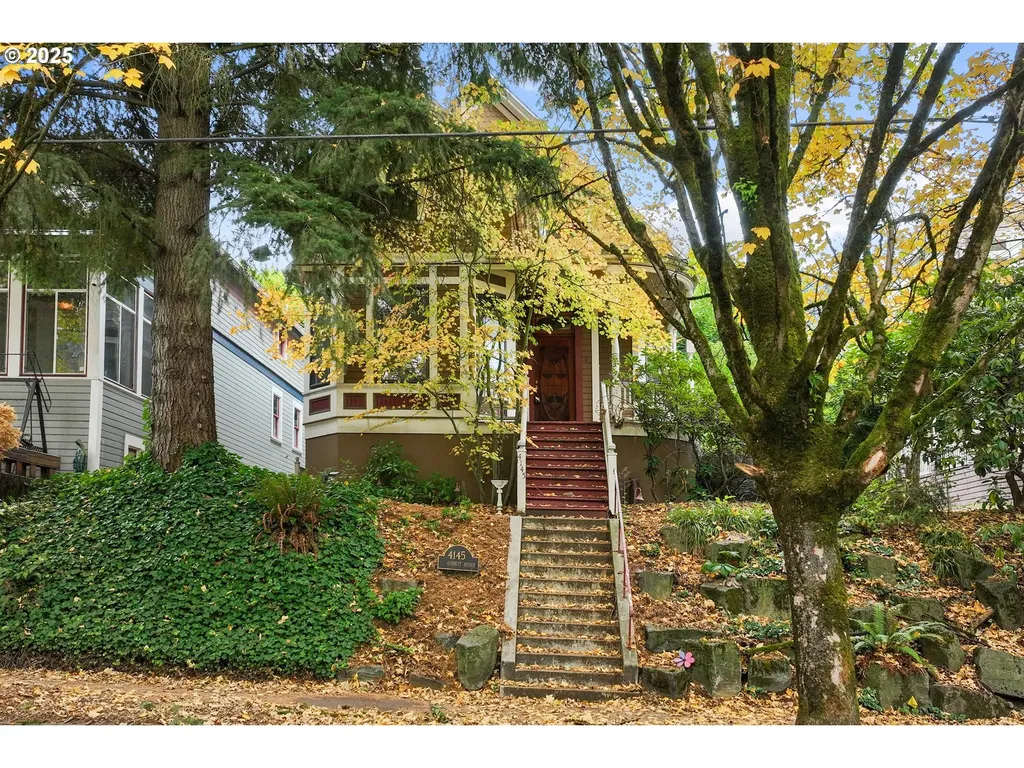 4145 S Corbett Avenue Portland OR 97239