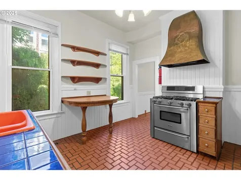 4145 S Corbett Avenue Portland OR 97239