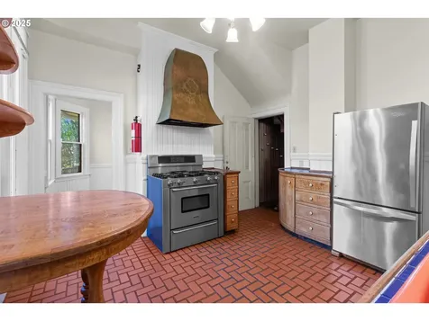 4145 S Corbett Avenue Portland OR 97239