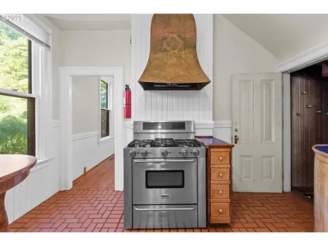 4145 S Corbett Avenue Portland OR 97239