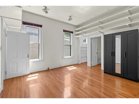 4145 S Corbett Avenue Portland OR 97239