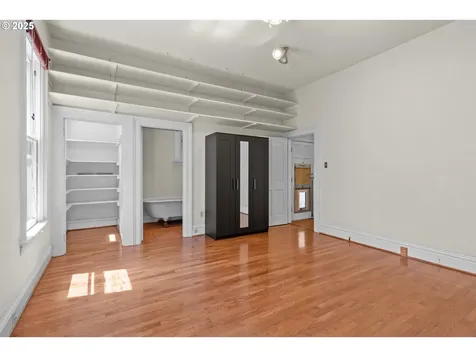 4145 S Corbett Avenue Portland OR 97239