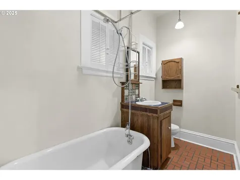 4145 S Corbett Avenue Portland OR 97239