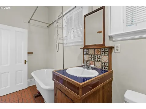 4145 S Corbett Avenue Portland OR 97239