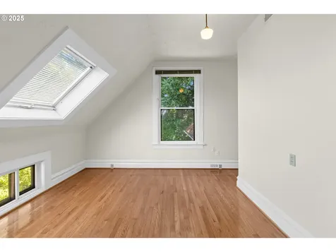 4145 S Corbett Avenue Portland OR 97239