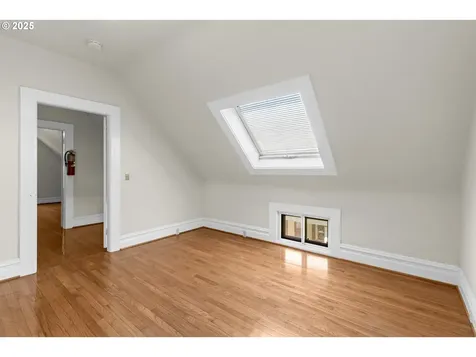 4145 S Corbett Avenue Portland OR 97239