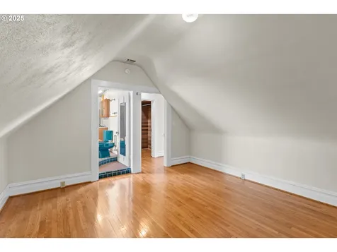 4145 S Corbett Avenue Portland OR 97239