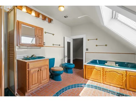 4145 S Corbett Avenue Portland OR 97239