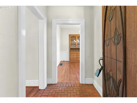 4145 S Corbett Avenue Portland OR 97239