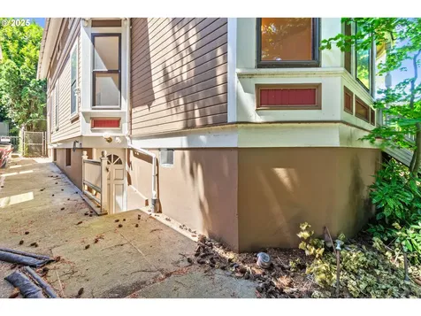 4145 S Corbett Avenue Portland OR 97239
