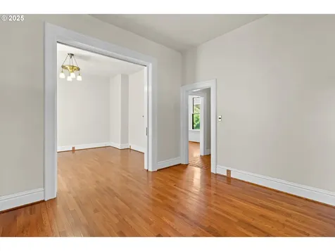 4145 S Corbett Avenue Portland OR 97239