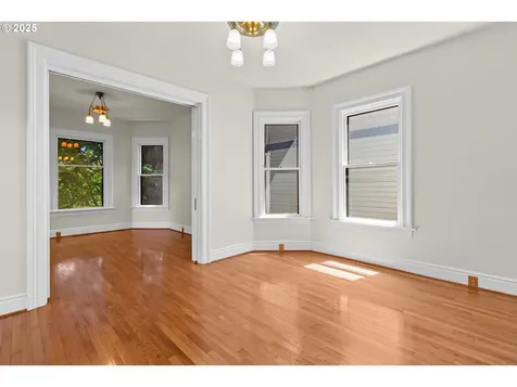 4145 S Corbett Avenue Portland OR 97239