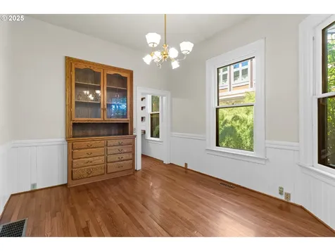 4145 S Corbett Avenue Portland OR 97239