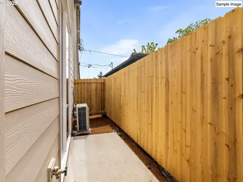 6729 SE Gladstone Street Portland OR 97206