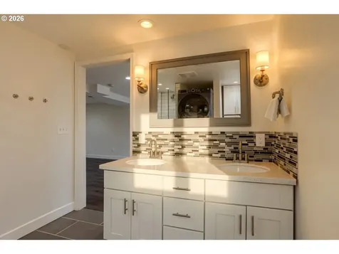 9165 SW 70th Avenue Portland OR 97223