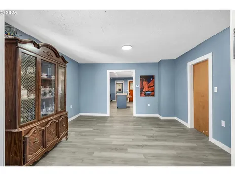 271 N 3rd Street Jefferson OR 97352