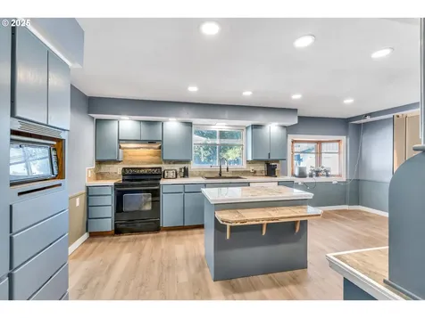271 N 3rd Street Jefferson OR 97352