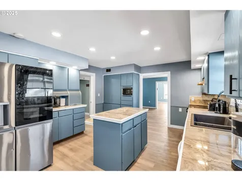 271 N 3rd Street Jefferson OR 97352