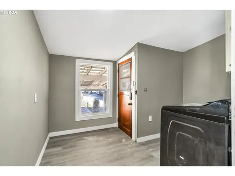 271 N 3rd Street Jefferson OR 97352