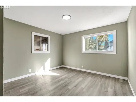271 N 3rd Street Jefferson OR 97352