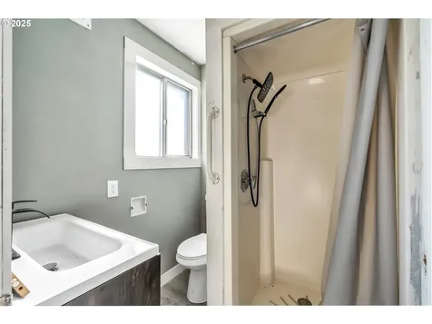271 N 3rd Street Jefferson OR 97352