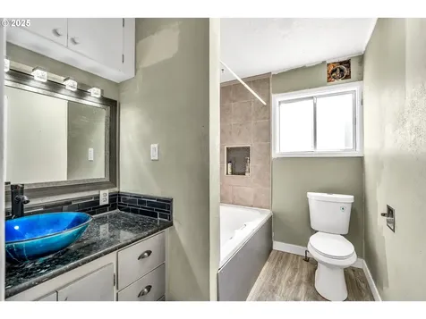 271 N 3rd Street Jefferson OR 97352