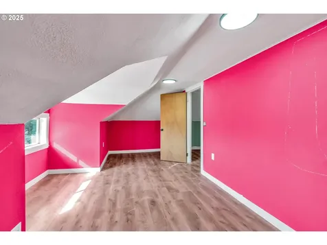 271 N 3rd Street Jefferson OR 97352