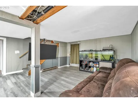 271 N 3rd Street Jefferson OR 97352