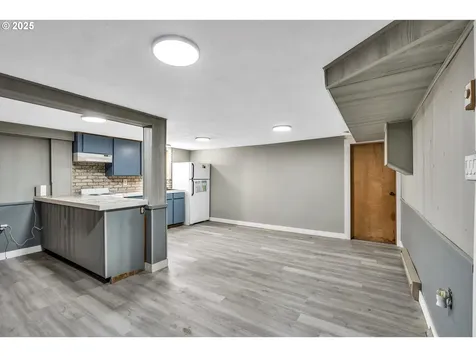 271 N 3rd Street Jefferson OR 97352