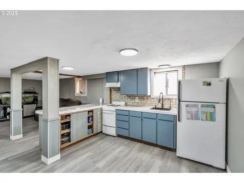 271 N 3rd Street Jefferson OR 97352