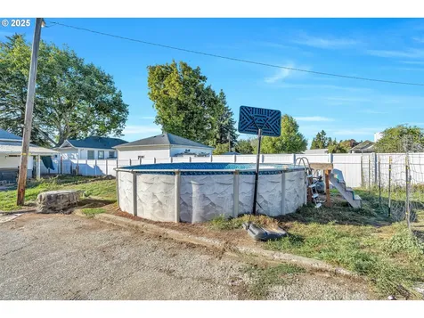 271 N 3rd Street Jefferson OR 97352