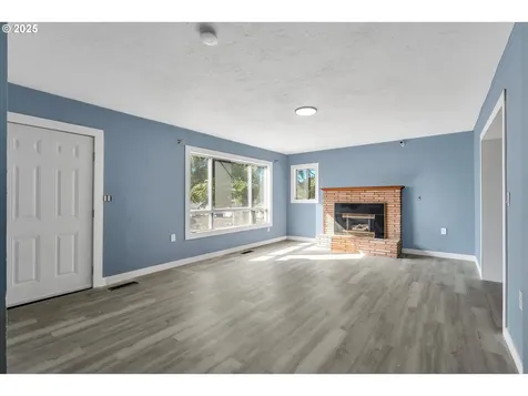 271 N 3rd Street Jefferson OR 97352