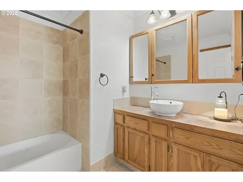 1303 NE Logan Street Mcminnville OR 97128