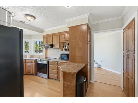 1303 NE Logan Street Mcminnville OR 97128