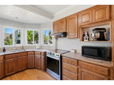 1303 NE Logan Street Mcminnville OR 97128