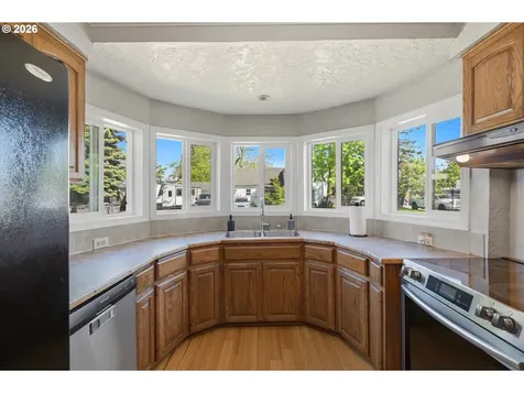 1303 NE Logan Street Mcminnville OR 97128