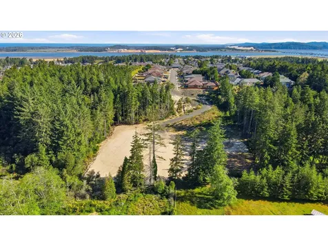 2215 Garfield Street North Bend OR 97459