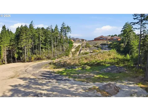 2215 Garfield Street North Bend OR 97459