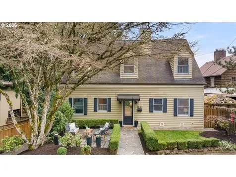 2622 SW Davenport Court Portland OR 97201
